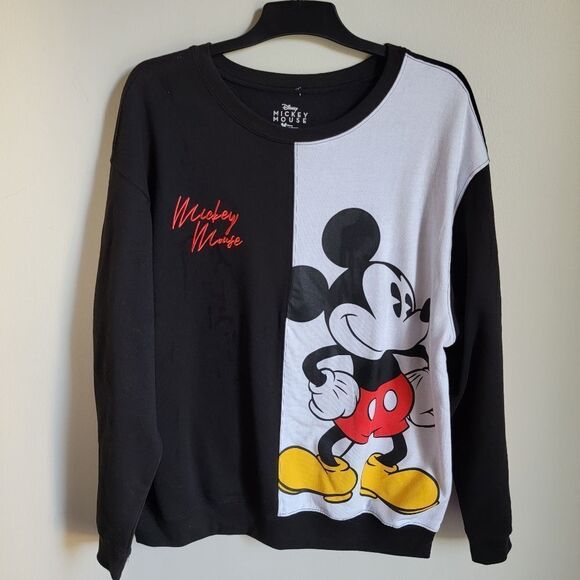 Mickey Mouse sweat shirt size xl fits true to size Tag says xxl but fits a true - Picture 1 of 3